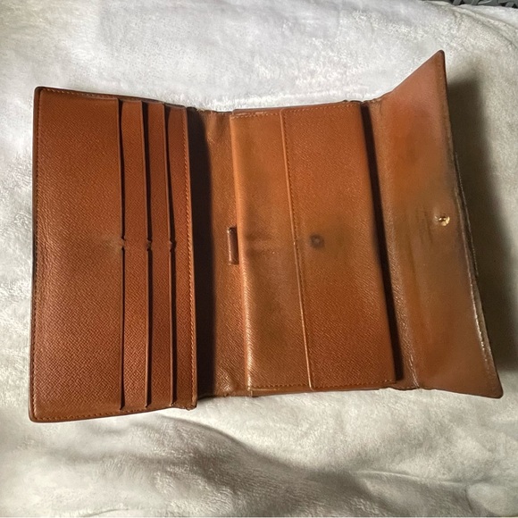 Authentic LV Sarah wallet - Picture 9 of 15